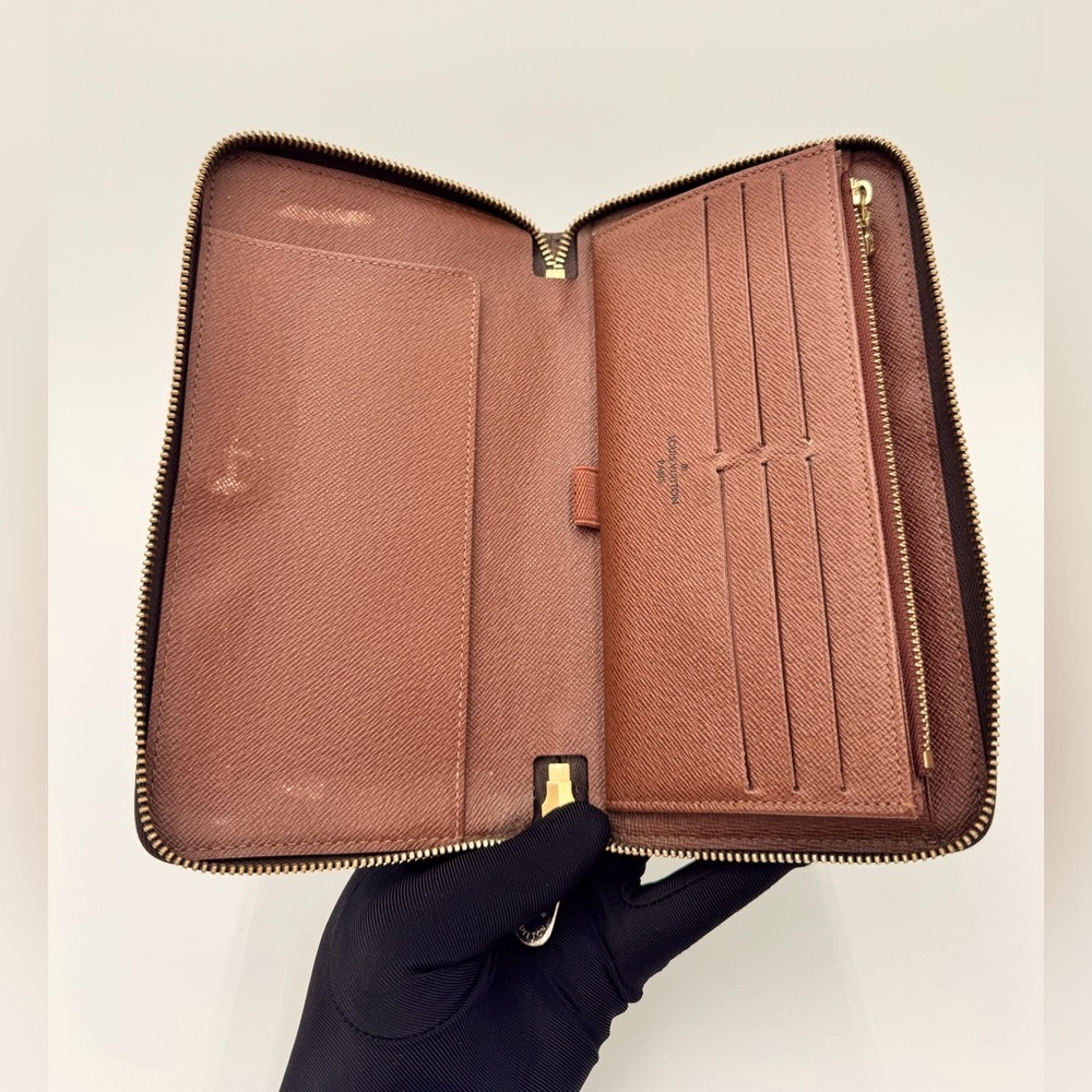 Full Inclusion Louis Vuitton Monogram Canvas Zippy Organizer Wallet. - Picture 6 of 15